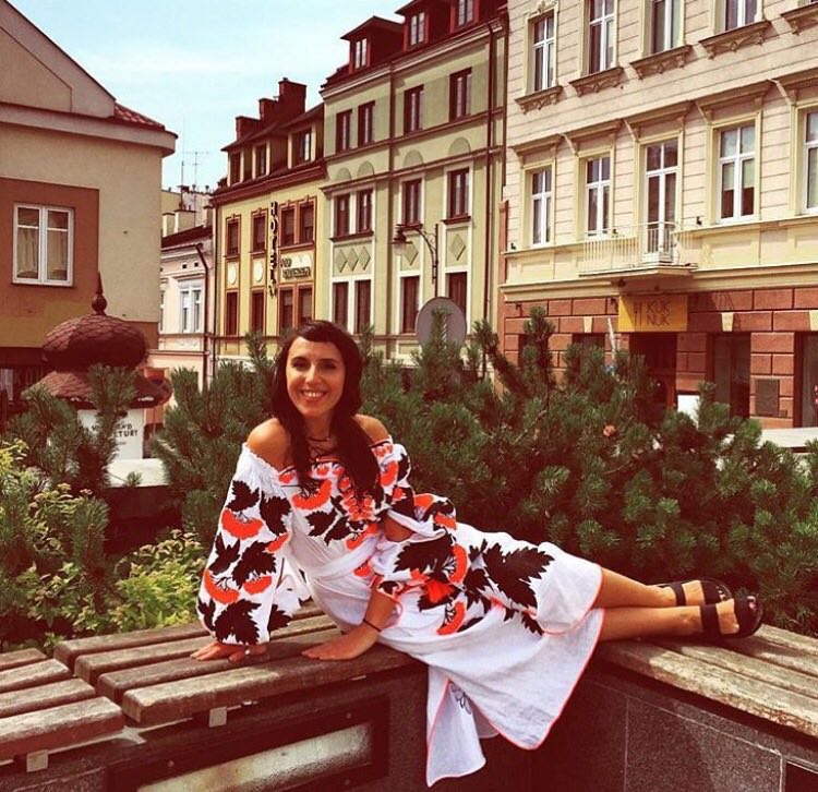 Вышиванка-комбинезон и зефирно-конфетные тона: Юлия Магдыч о новых трендах в национальной одежде